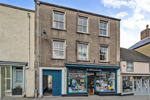 12 bed property, in Long Street, £1,250,000