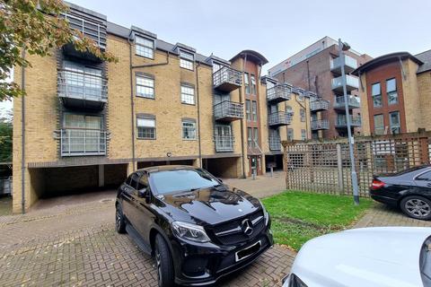 1 bed property, in Abbey Road, £240,000