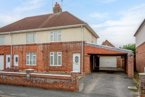 2 bed property, in Bridge Road, £350,000