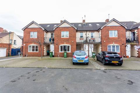 2 bed property, in Regency Mews, £66,000