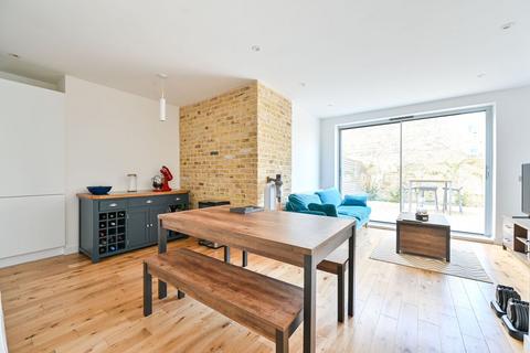 1 bed property, in Forest Hill, £375,000