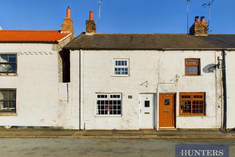 2 bed property, in High Street, £165,000