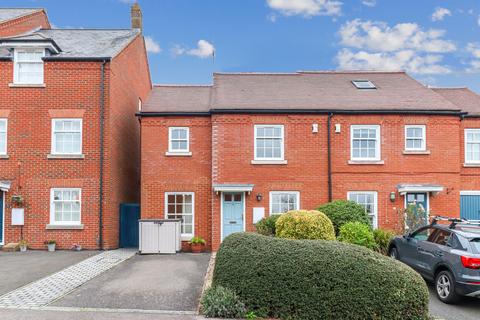 3 bed property, in Goldsmith Way, £700,000