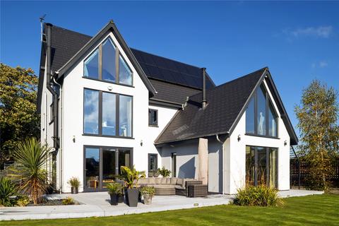 8 bed property, in Howe Lane, £700,000