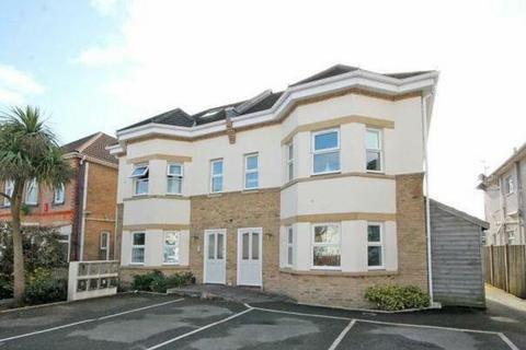 1 bed property, in Woodside Road, £140,000