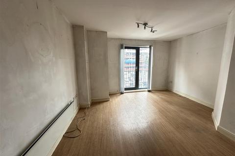 2 bed property, in 20 Southern Street, £130,000