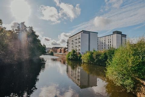2 bed property, in Cathedral View, £165,000