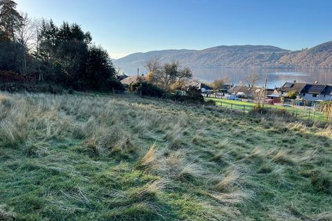 Studio, in Torr Gardens, £165,000