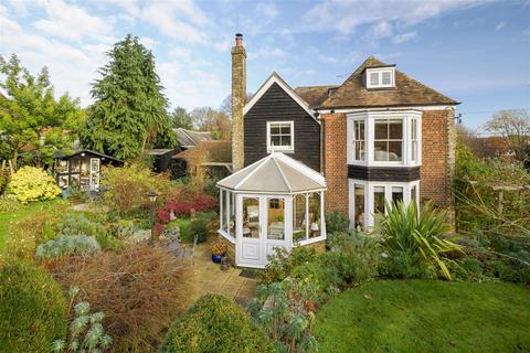 5 bed property, in Cerne House, £800,000