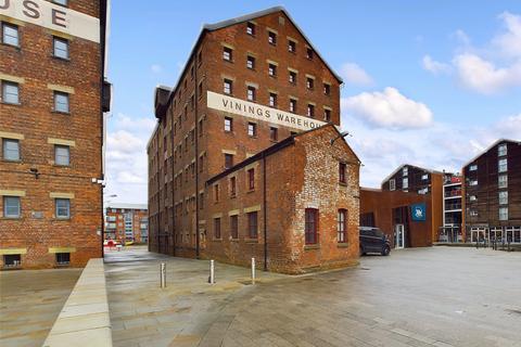 1 bed property, in The Docks, £145,000