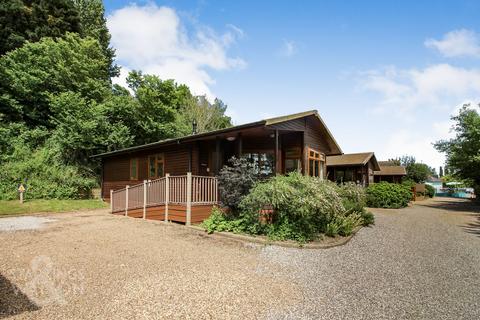 2 bed property, in Wheatacre, £155,000