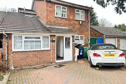 5 bed property, in Alleyn Park, £795,000