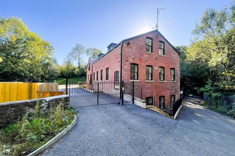 2 bed property, in Thorn Works, £225,000