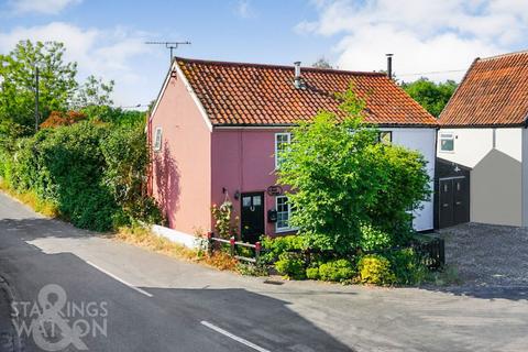 2 bed property, in The Street, £225,000