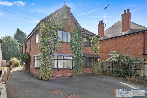 4 bed property, in Hinckley Road, £485,000