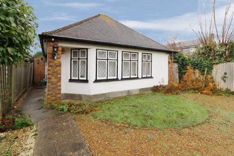 2 bed property, in Chelsfield Lane, £499,000