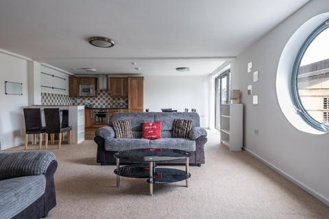 2 bed property, in Hanover Mill, £175,000