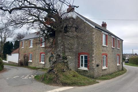 7 bed property, in Fore Street, £350,000