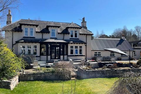 5 bed property, in Tigh-Na-Drochaid, £550,000