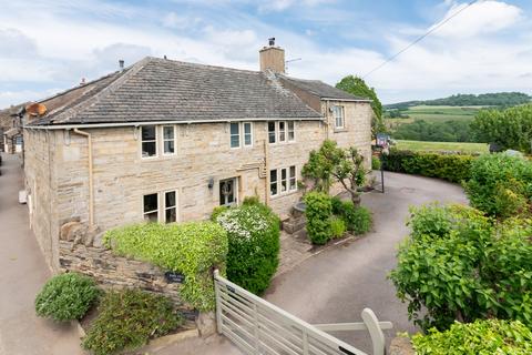 4 bed property, in Park View Farm, £625,000