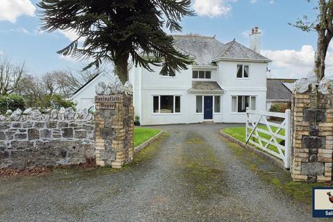 6 bed property, in Bray Shop, £695,000