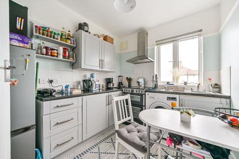 1 bed property, in Bicester Road, £340,000