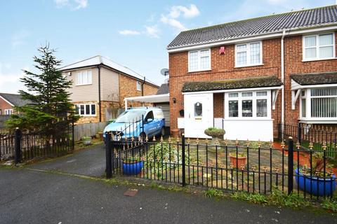 3 bed property, in Beach Approach, £265,000