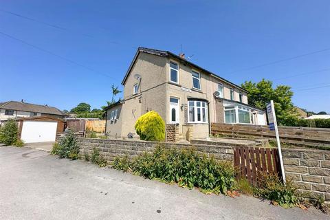 3 bed property, in Hillcrest Avenue, £219,950