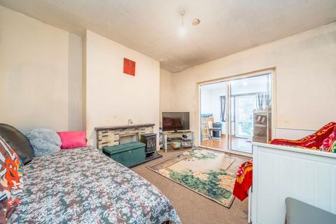 3 bed property, in Montcalm Road, £570,000