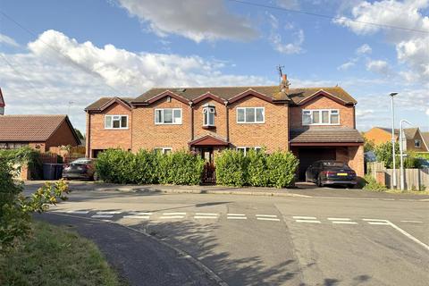 6 bed property, in Main Street, £439,000