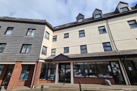 1 bed property, in Market Street, £79,950