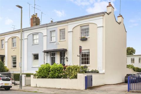 6 bed property, in Bath Road, £750,000