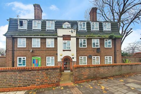2 bed property, in Prince Regent Lane, £268,500