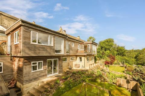 4 bed property, in The Knoll, £950,000