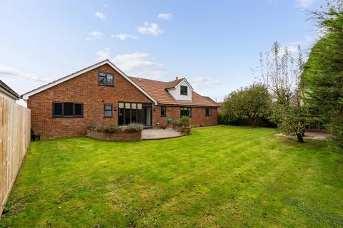 5 bed property, in Old Mead Road, £825,000