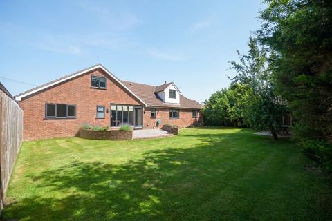 5 bed property, in Old Mead Road, £825,000