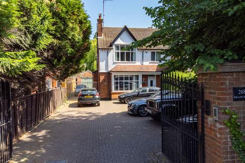 4 bed property, in Wellingborough Road, £440,000