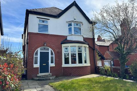 4 bed property, in Lake Road North, £450,000
