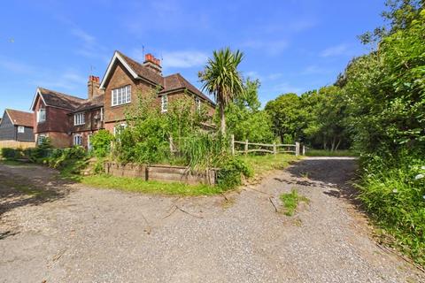 3 bed property, in Horns Corner, £325,000