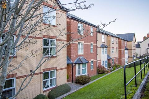 2 bed property, in St. Augustines Road, £175,000