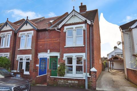 3 bed property, in Belle Vue Road, £375,000