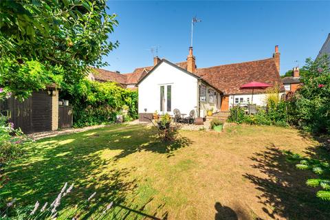 2 bed property, in High Street, £550,000
