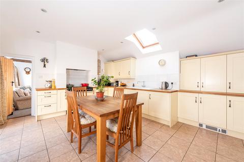 2 bed property, in High Street, £550,000