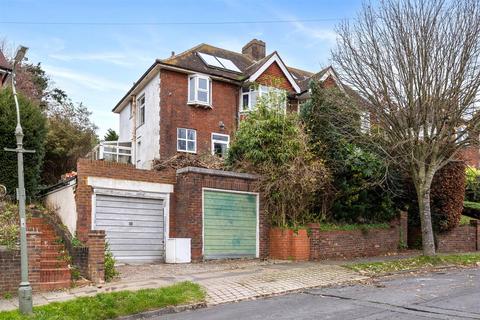 3 bed property, in Redhill Drive, £775,000