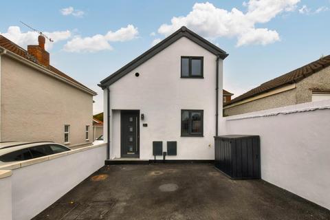 3 bed property, in Hengrove Avenue, £350,000