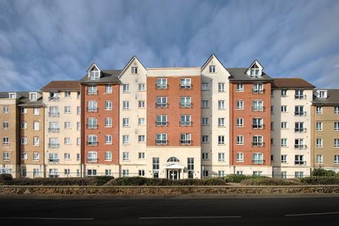 2 bed property, in Broad Street, £117,000