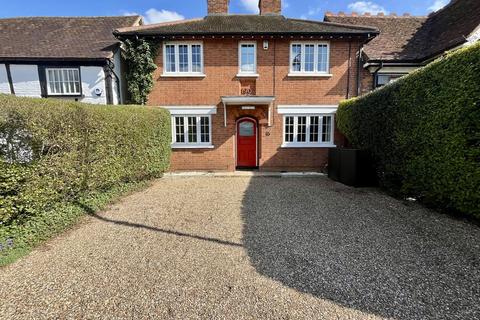 3 bed property, in The Green, £900,000