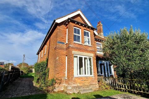 2 bed property, in Steyne Road, £260,000