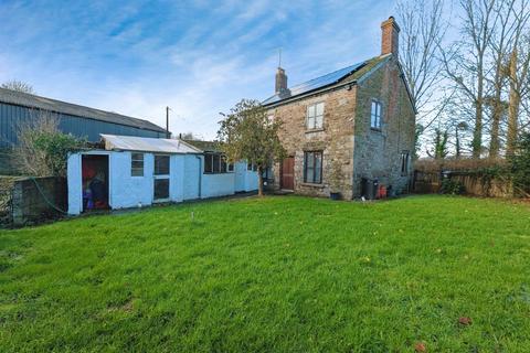 4 bed property, in Wernrheolydd, £800,000