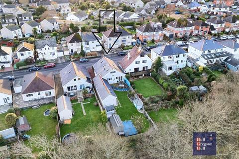 4 bed property, in Kings Road West, £615,000